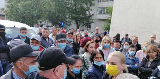 VIDEO-FOTO A doua zi de protest în fața Primăriei Focșani. Astăzi au venit angajații DDSP