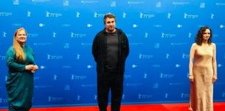 Echipa filmului românesc „Babardeală cu bucluc sau porno balamuc” a primit oficial trofeul Ursul de Aur