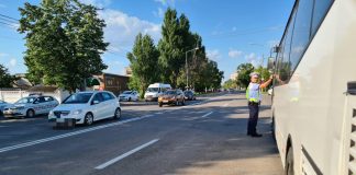 Transportatorii de persoane, verificați de polițiști