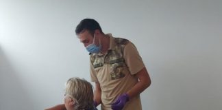 FOTO Militarii vrânceni și cadrele medicale de la Spitalul Militar Focșani au continuat campania de vaccinare în satele din Bacău și Vaslui