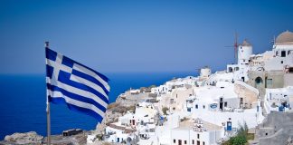 Alertă pentru turiști: cod roşu de caniculă şi pericol de incendii în Grecia