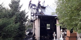 ULTIMA ORĂ FOTO Biserica din Răstoaca a ars în totalitate