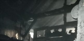 FOTO Biserica veche din Răstoaca a ars și este nevoie de un nou lăcaș de cult