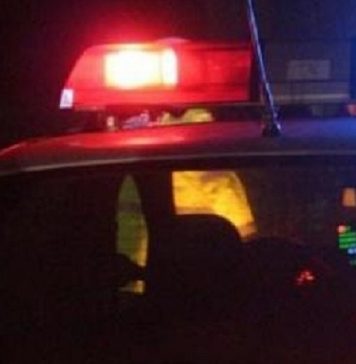 O șoferiță a intrat cu mașina într-un stâlp și într-un gard, în Focșani