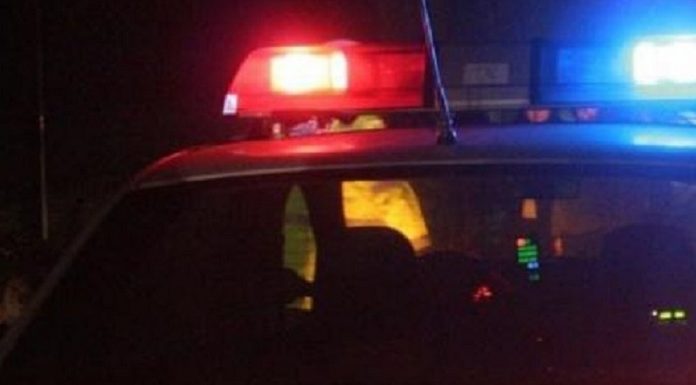 O șoferiță a intrat cu mașina într-un stâlp și într-un gard, în Focșani