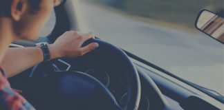 Avertisment al pompierilor: Obiectele uitate în mașină, pe caniculă, pot exploda!