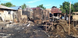 Patru ore s-au luptat cu focul, azi noapte, pompierii și localnicii din Bordești