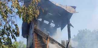 ULTIMA ORĂ Biserica din Chiojdeni a ars în totalitate