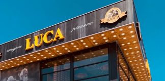 FOTO-VIDEO Covrigi și pizza, într-un local nou, la ieșirea din Focșani