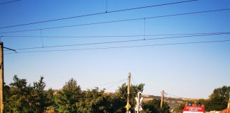 ULTIMA ORĂ Conducătorul unui moped și pasagera din spate, loviți de tren la Călimănești