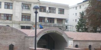 Expoziție de pictură a unui tânăr artist focșănean, care are nevoie de sprijinul semenilor