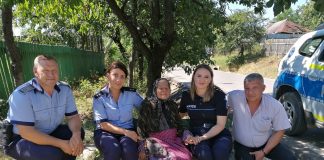 Bunica Stana, sărbătorită de polițiștii vrânceni la împlinirea vârstei de 103 ani