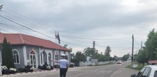 Infracțiuni la regimul rutier: moped cu număr fals, șoferi fără permis de conducere