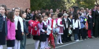 Începe noul an școlar: 2400 de elevi încep școala online, din cauza ratei de infectare cu virusul COVID-19