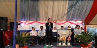 FOTO Șefii administrației județene, la o adunare religioasă la Slobozia Bradului