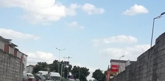 Două autoturisme s-au tamponat în Pasajul Vîlcele VIDEO