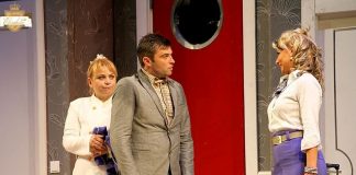 Invitație la o comedie spumoasă, diseară, în Piațeta Teatrului din Focșani