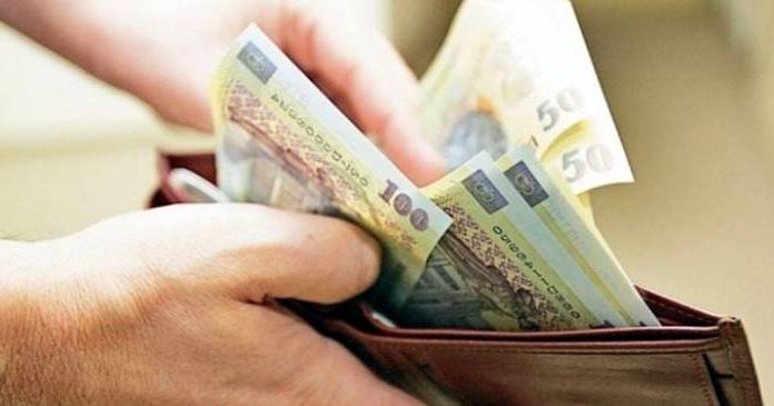 Sumă de bani găsită și predată poliției