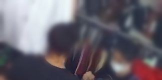 FOTO Persoane acuzate de furt dintr-un magazin de haine. Poliția face cercetări