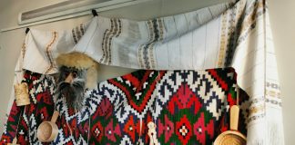 FOTO Expoziție de obiecte tradiționale ale elevilor și meșterilor populari de la Școala Populară de Artă