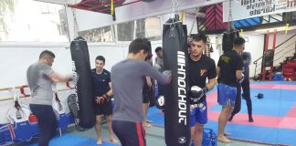 Un ofițer, instructor de arte marțiale, se ocupă de antrenamentele polițiștilor vrânceni