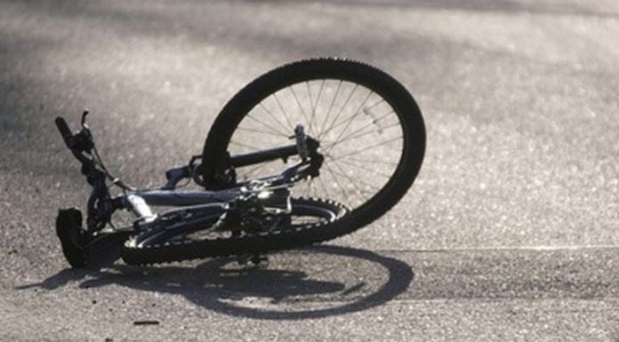 Biciclist mort după ce a fost izbit de o mașină