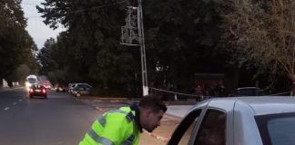 Bărbat aproape de comă alcoolică, găsit la volan în Broșteni