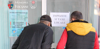 Două ghișee exterioare la Primăria Focșani pentru cetățenii nevaccinați