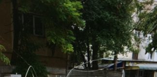Aventurile unui focșănean cu un stâlp de iluminat public căzut. A fost plimbat de la o instituție la alta, ca în ”Moartea domnului Lăzărescu”