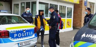 Aproape 30 de elevi găsiți de polițiști prin oraș, chiulind de la școală