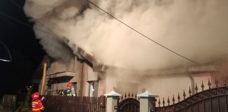 FOTO-VIDEO Gospodării în flăcări din cauza coșurilor de fum la Poiana Cristei, Gugești și Măicănești