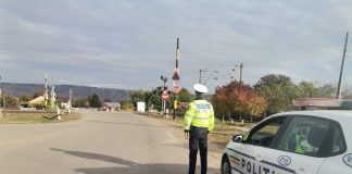 FOTO Trecerile la nivel cu calea ferată, încă ignorate de șoferi
