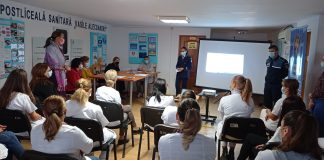 FOTO Campania ”Stop violenței în familie”, derulată de poliție la cele patru școli postliceale sanitare