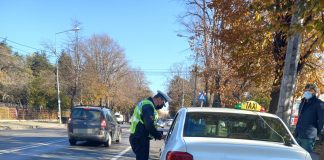 FOTO Taximetriștii, verificați de polițiști și inspectorii de muncă