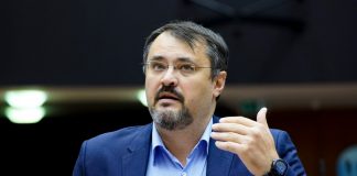 Replica fostului ministru Cristian Ghinea față de dorința PSD de a renegocia PNRR: ”Trei fake, cu secrete și pensii. Măcar nu blocați PNRR!”