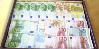 Amenzi mari pentru persoanele care nu declară numerar de peste 10.000 euro în vamă