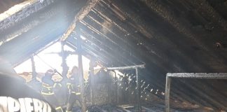 FOTO Pompierii s-au luptat trei ore cu flăcările pentru lichidarea unui incendiu la Cîmpineanca