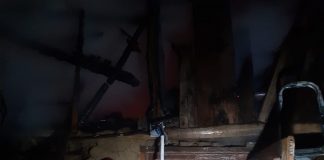FOTO Magazie de lemne, mistuită de flăcări la Budești