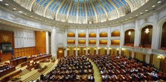 În ciuda suspendărilor din sistemul bugetar, Parlamentul și-a aprobat derogare pentru a face angajări