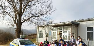 FOTO VIDEO Polițiștii, mesagerii lui Moș Nicolae la copiii din Mahriu