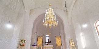 FOTO Noua biserică din Răstoaca, gata pentru prima Liturghie