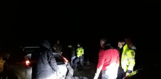 IPJ Vrancea: Atenție la folosirea GPS pe drumurile neasfaltate! Persoanele împotmolite azi noapte, pe un drum desfundat, urmaseră indicațiile sistemului GPS