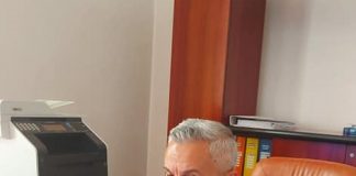 Secretarul de stat Neculai Tănase, cu bagajele la ușă