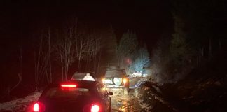 Turiștii împotmoliți cu mașina în zona Vintileasca, recuperați în siguranță de salvamontiști