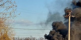 O mașină a ars pe drumul spre Suraia, la Podul Zamfirei