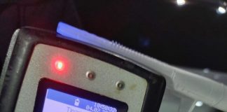 S-a urcat beat la volan și a lovit o mașină