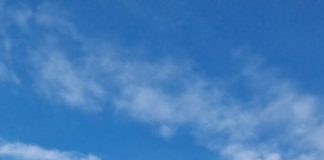 VIDEO-FOTO Autoturism răsturnat pe câmp