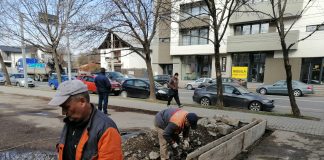 FOTO Rezultatul retrocedărilor de terenuri: mai mulți focșăneni au rămas fără locuri de parcare, pentru că terenul respectiv a fost retrocedat și cumpărat de un agent economic