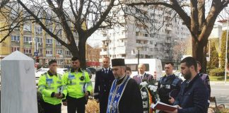 Polițist căzut la datorie, comemorat de oamenii legii la monumentul din centrul Focșaniului