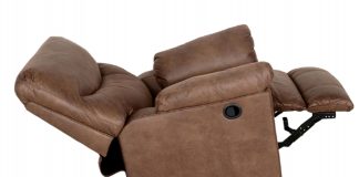 FOTO Ce nevoi mai are reprezentantul Guvernului în Vrancea: două fotolii de relaxare